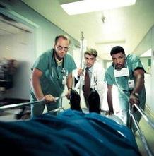 急诊室故事在线观看,生死一线间,见证人间真情 第1张 急诊室故事在线观看,生死一线间,见证人间真情 第1张